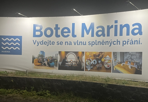 Botel Marina